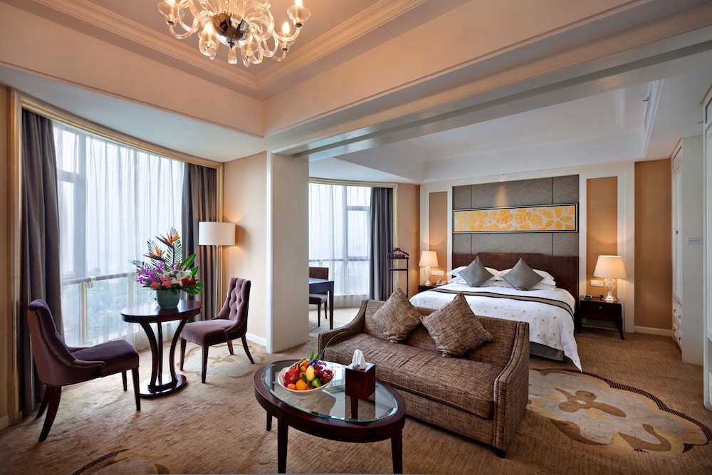 Deluxe Suite (Building A)