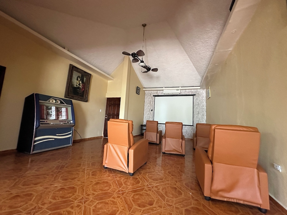 Presidential Room, 1 Queen Bed, Non Smoking, Private Bathroom (Honeymoon Suite) photo 3