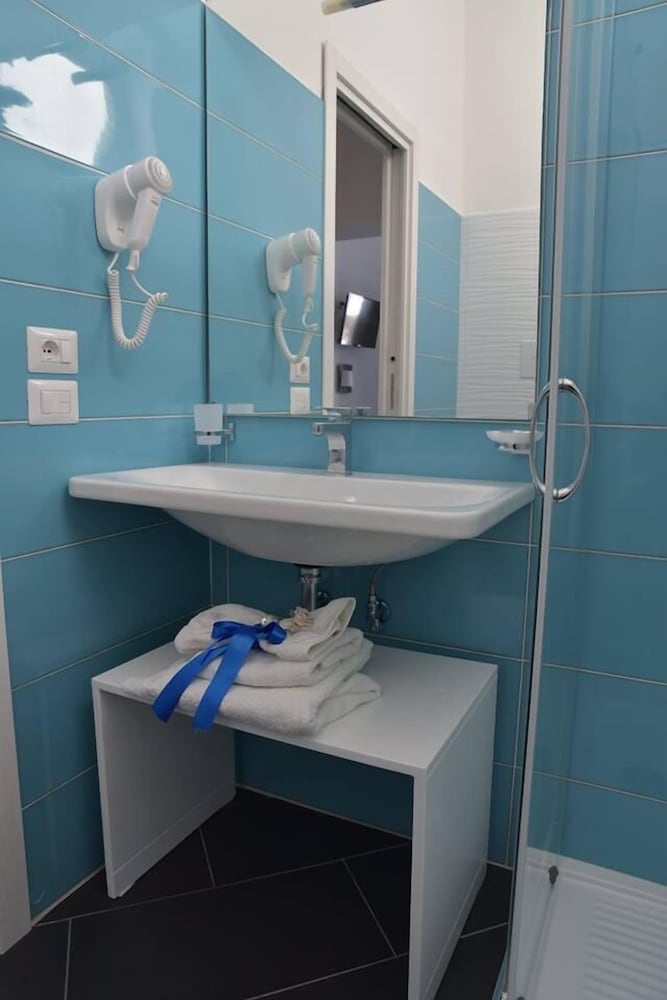 Double Room - Photo 15