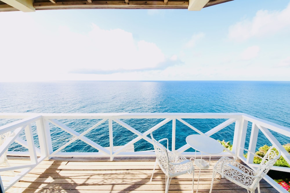 Superior Double Room, 1 King Bed, Private Bathroom, Ocean View photo 3
