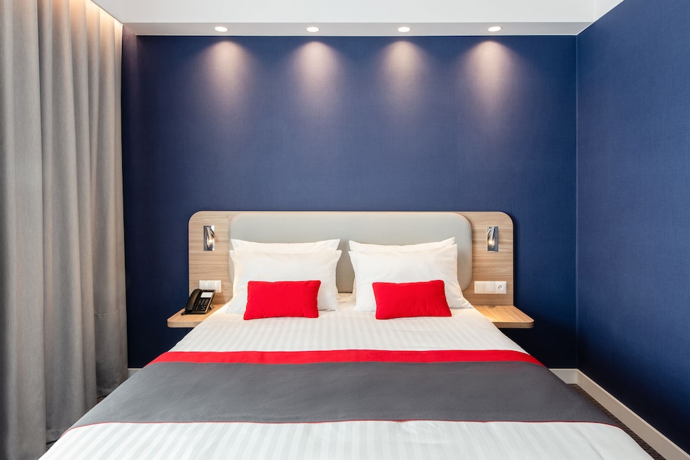 Standard Room, 1 King Bed, Accessible (Free Breakfast) - Photo 1