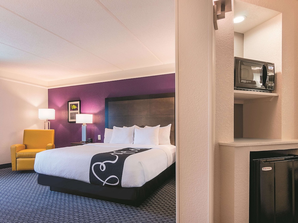 Room, 1 King Bed, Non Smoking - Photo 2