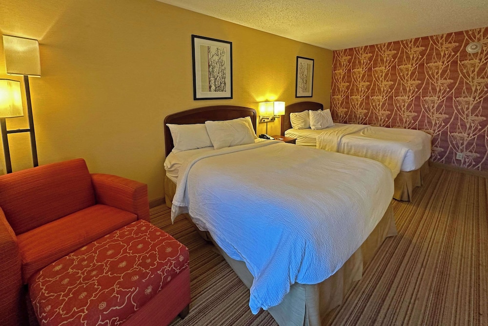 Standard Room, 2 Queen Beds, Non Smoking photo 1