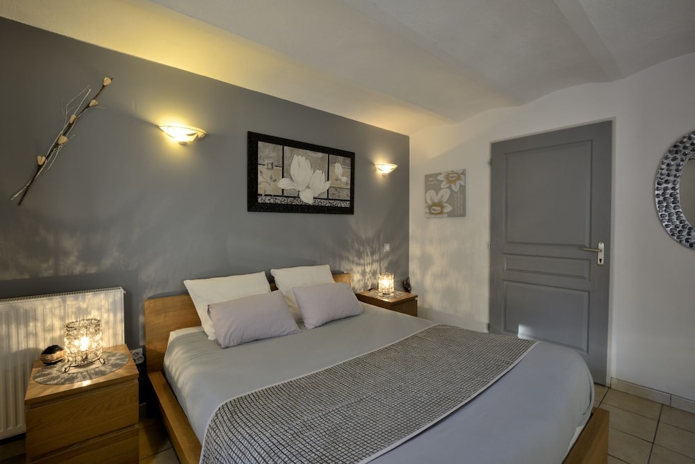 Classic Double Room, 1 Queen Bed, Private Bathroom photo 1