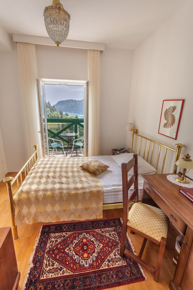 Single Room, Balcony, Lake View photo 1