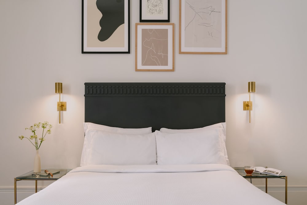 Suite, 1 Queen Bed photo 2