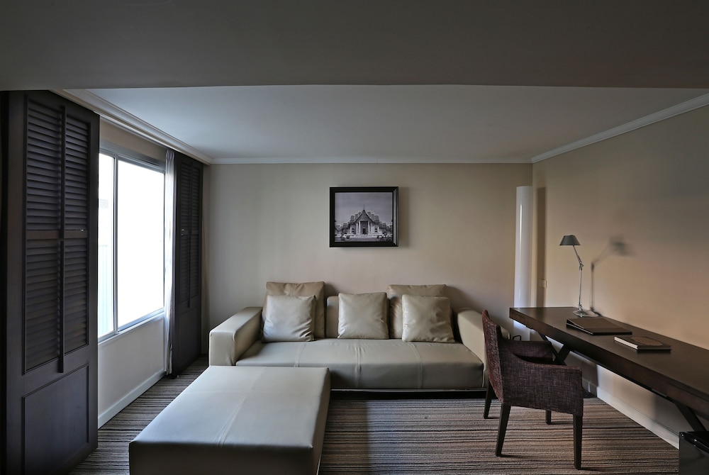 Suite, 1 King Bed photo 2