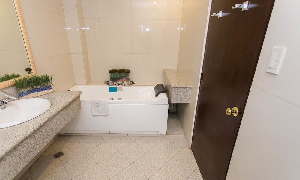 Suite (King) photo 2