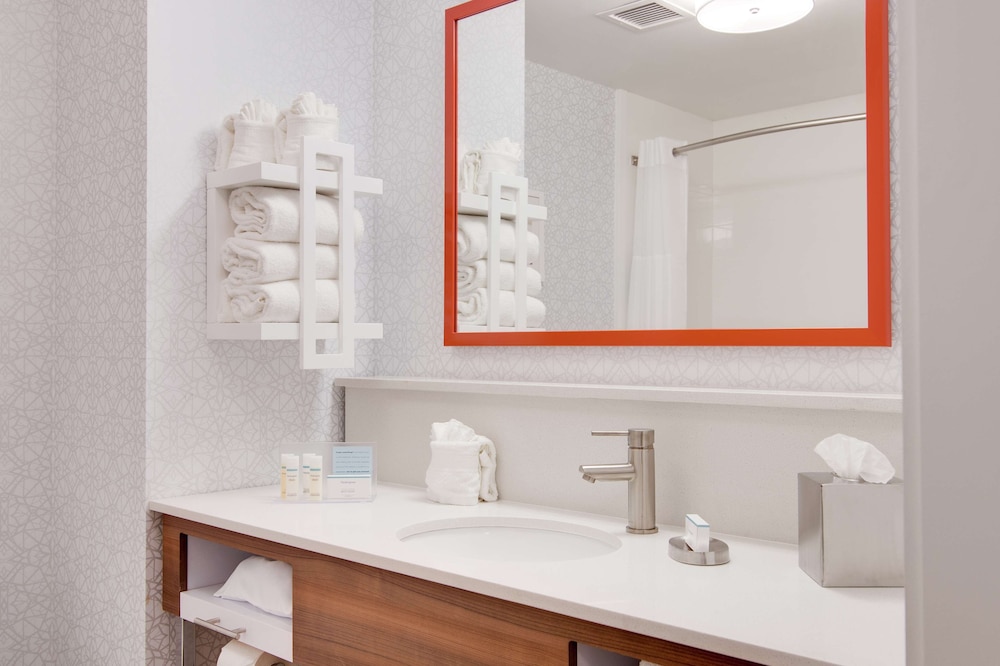 Room, 2 Queen Beds, Accessible thumbnail 5