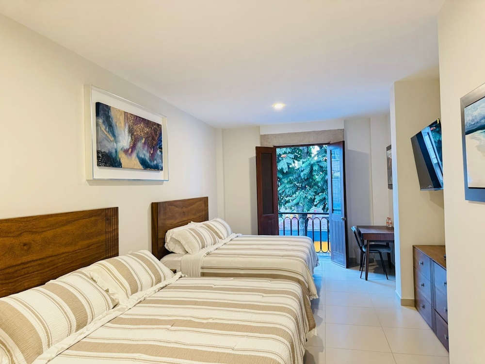 Deluxe Quadruple Room, Balcony, City View photo 2