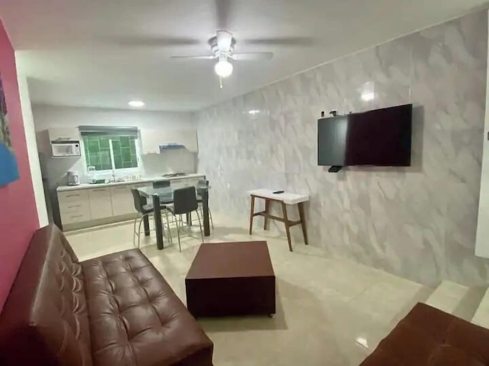 Classic Apartment, 2 Bedrooms, Kitchen, Tower photo 3