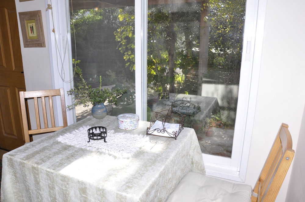Comfort Studio, Non Smoking, Courtyard View photo 3