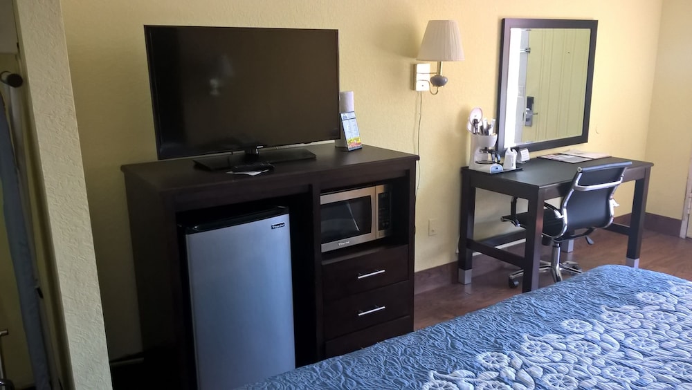Suite, 1 Bedroom, Non Smoking (Poolside View) photo 2
