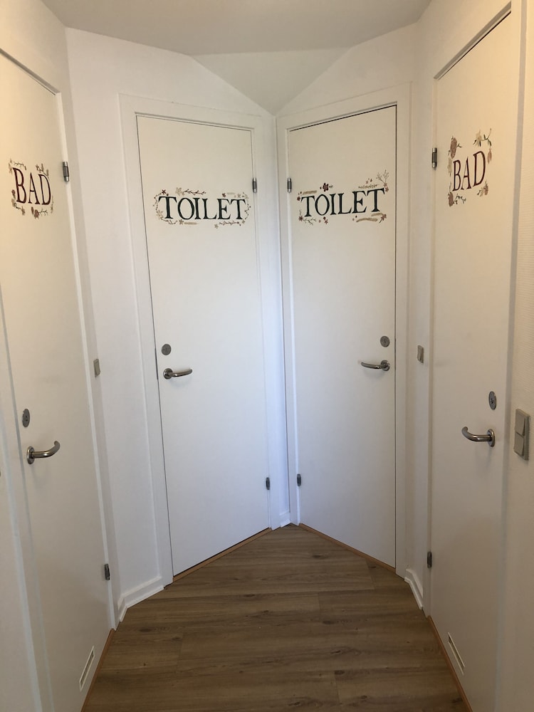 Twin Room, Shared Bathroom photo 2
