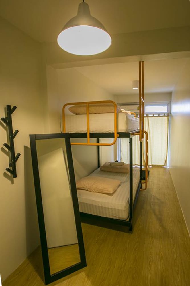 Bunk Bed with Shared Bathroom photo 1