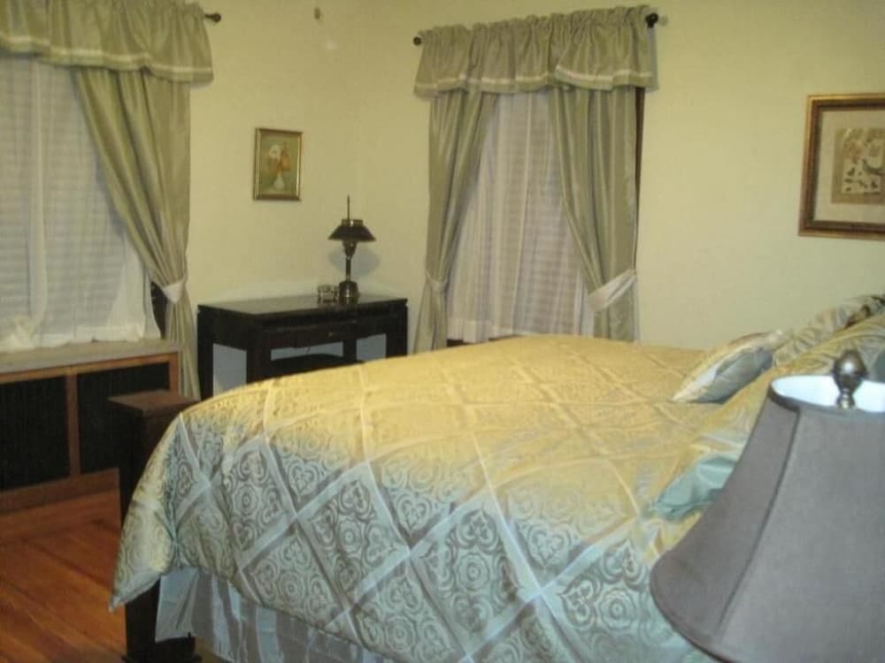 Standard Double Room, Ensuite (201) photo 3