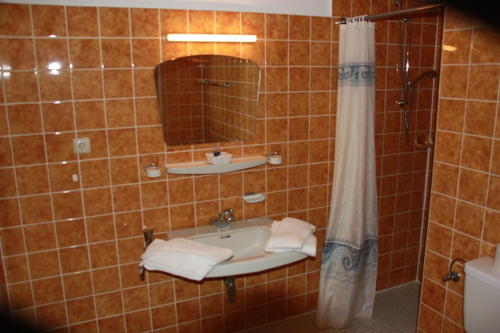 Basic Double Room photo 3