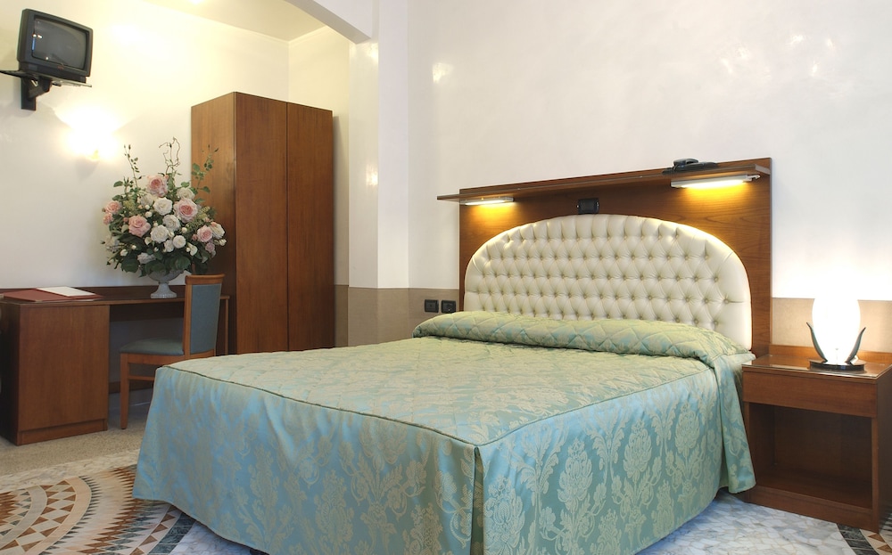 Economy Double or Twin Room photo 2