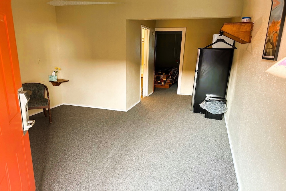 Deluxe Room, 1 Queen Bed, Kitchenette photo 2