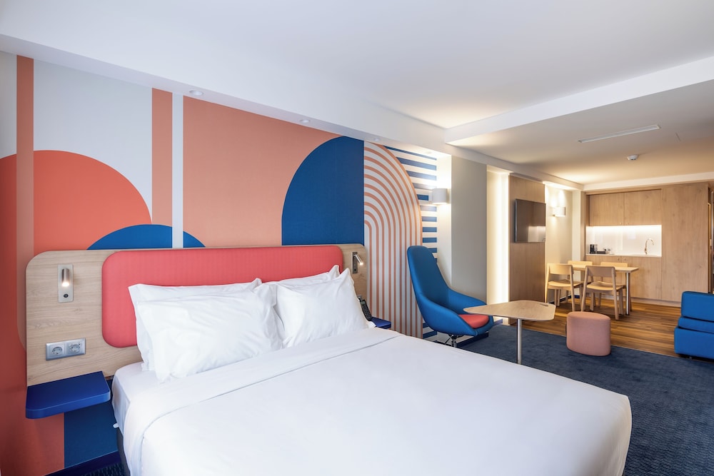 Suite, 1 Queen Bed, Balcony - Photo 1
