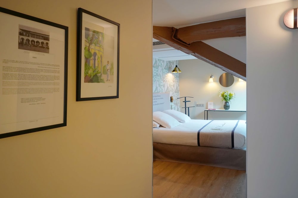 Junior Suite, 1 Queen Bed, Non Smoking (with Sofabed) photo 3