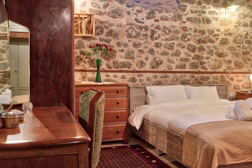 R2 Traditional Double Room, Garden Area photo 2