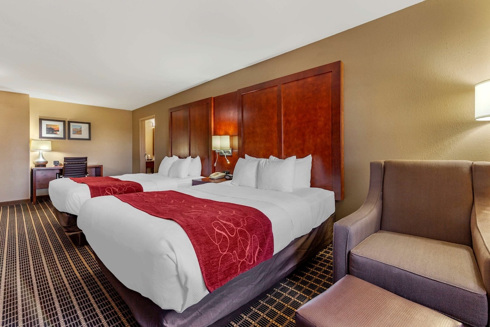 Standard Room, 2 Queen Beds, Non Smoking photo 2