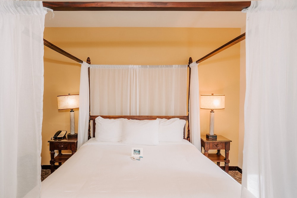 Deluxe Room, Multiple Beds, Ocean View