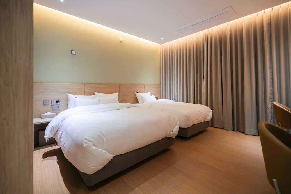 Junior Suite Twin Room - Photo 1