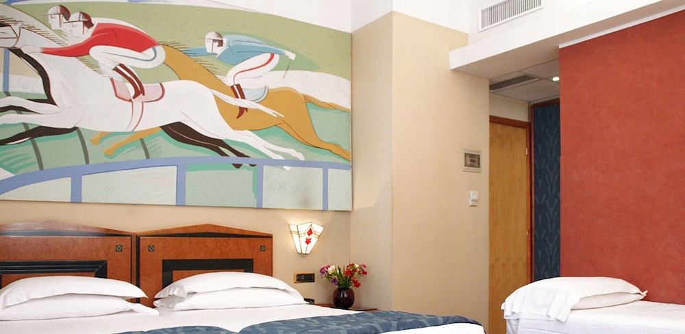 Standard Triple Room, Multiple Beds thumbnail 6