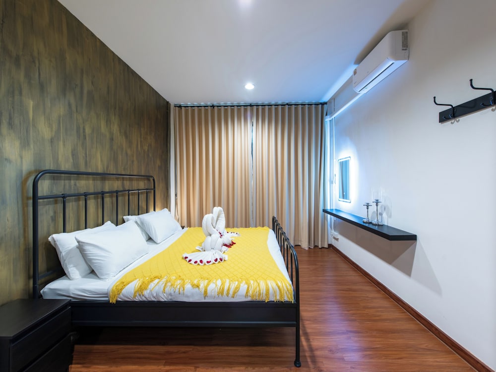 Classic Single Room, 1 Large Twin Bed, Lake View photo 2