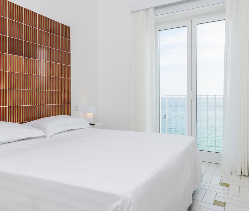 Triple Room, Sea View - Photo 8
