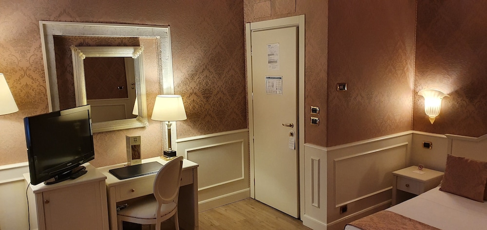 Deluxe Room - Photo 4