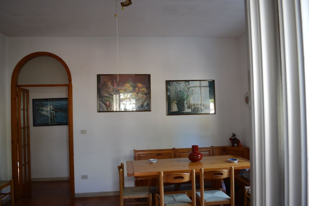 House, 2 Bedrooms photo 2