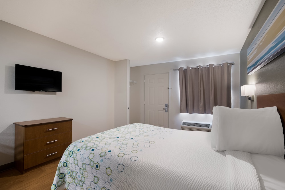 Suite, 1 King Bed, Non Smoking photo 2
