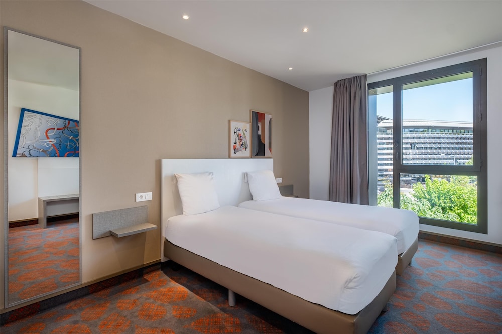 Twin Room, 2 Twin Beds, River View