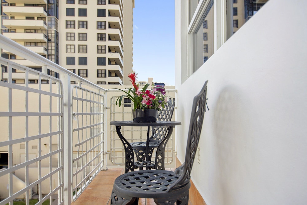 Premium Double Balcony - Photo 13