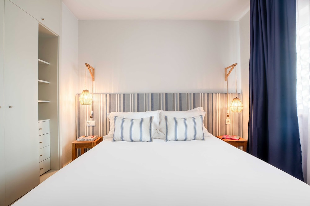 Superior Suite, 2 Bedrooms, Pool View