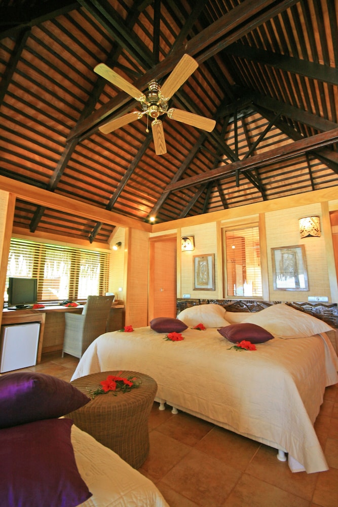Deluxe Bungalow, Lagoon View photo 1
