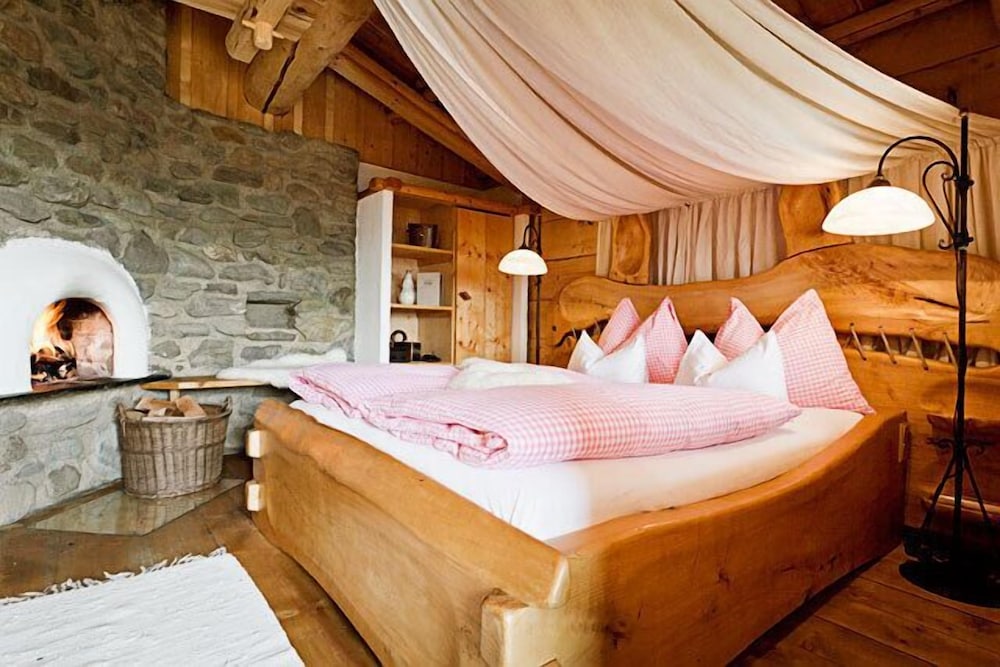 Panoramic Chalet, 2 Bedrooms, Sauna, Mountain View photo 1
