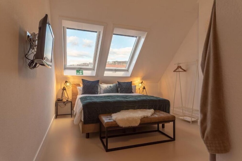 Deluxe Triple Room, City View