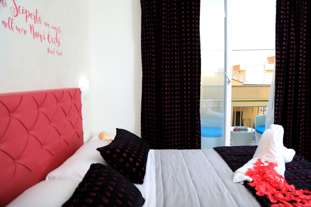 Classic Quadruple Room, Balcony photo 2