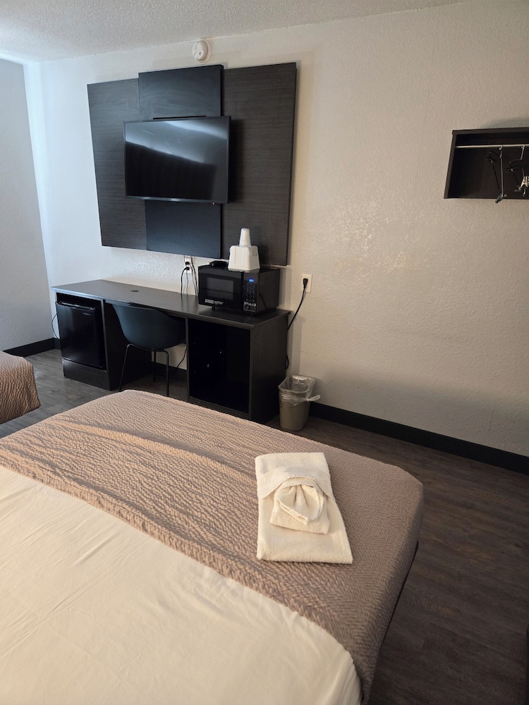 Deluxe Double Room, 1 King Bed, Non Smoking photo 2