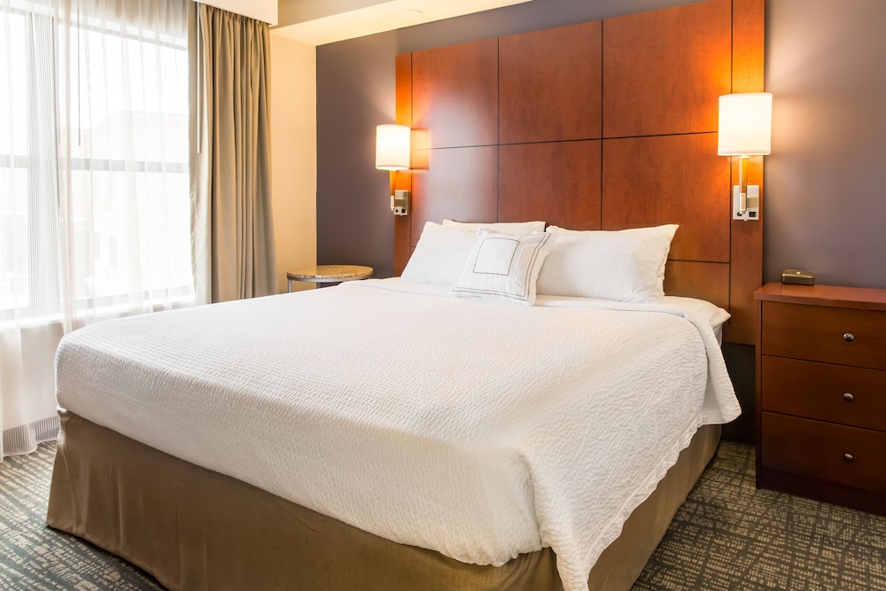 Suite, 1 Bedroom - Photo 2