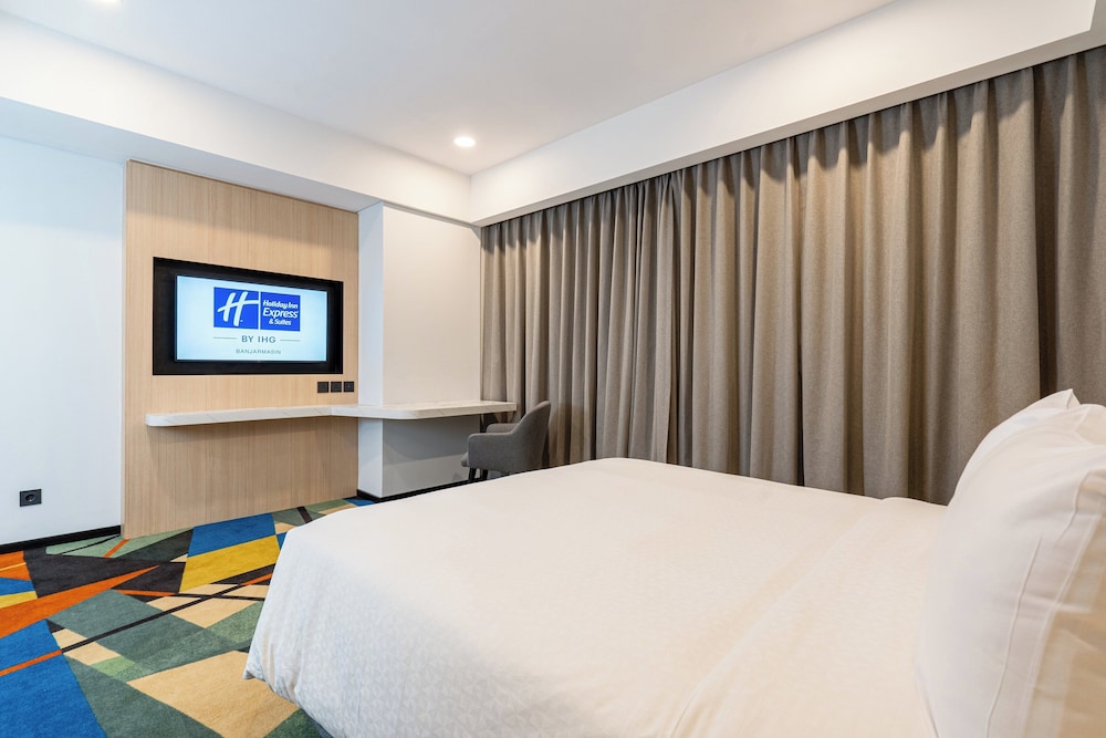 Standard Room, 1 Queen Bed photo 2
