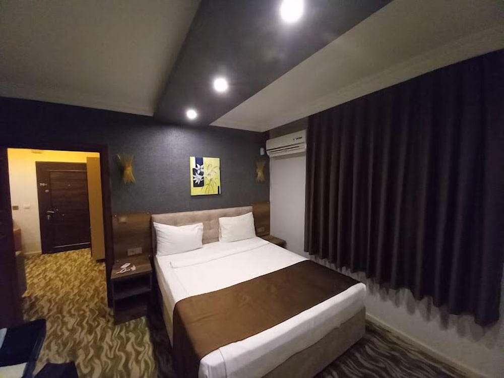 Double Room Single Use, Balcony, Garden View