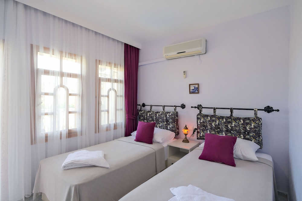 Superior Twin Room, Balcony - Photo 11