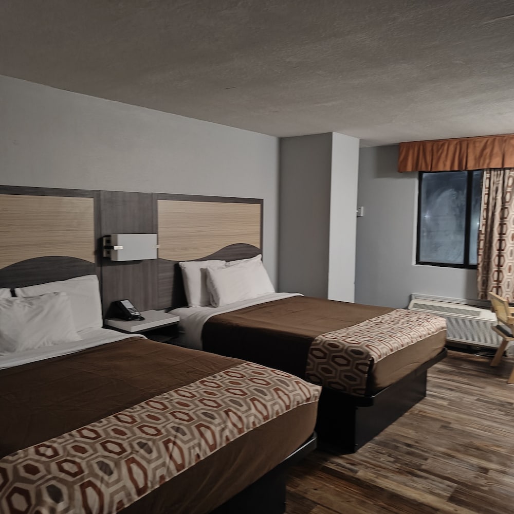 Double Room, 2 Queen Beds photo 2