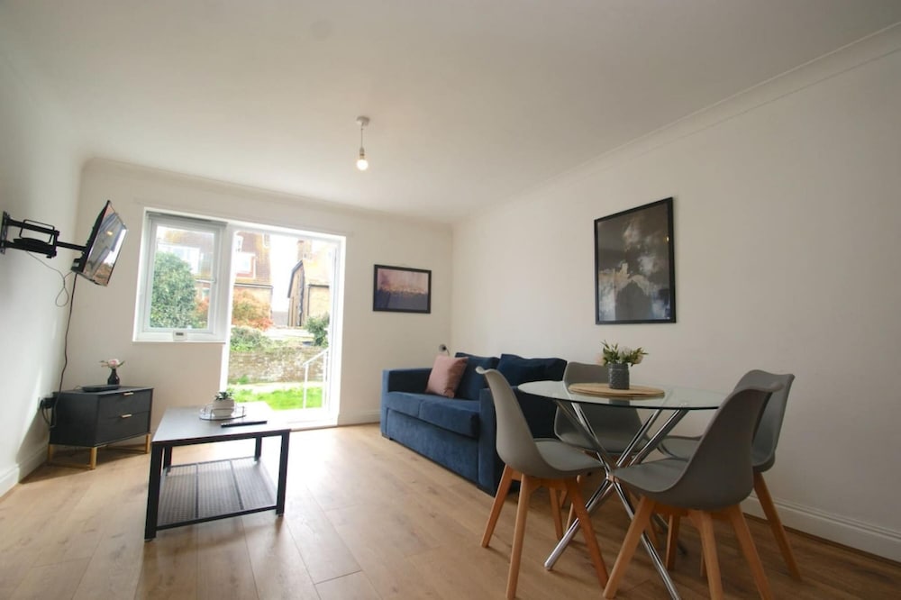 Apartment photo 1