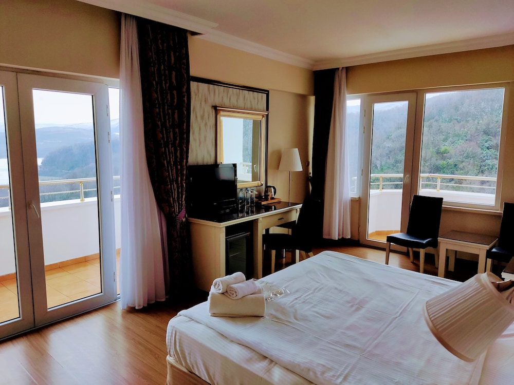 Premium Suite, 2 Bedrooms, Lake View